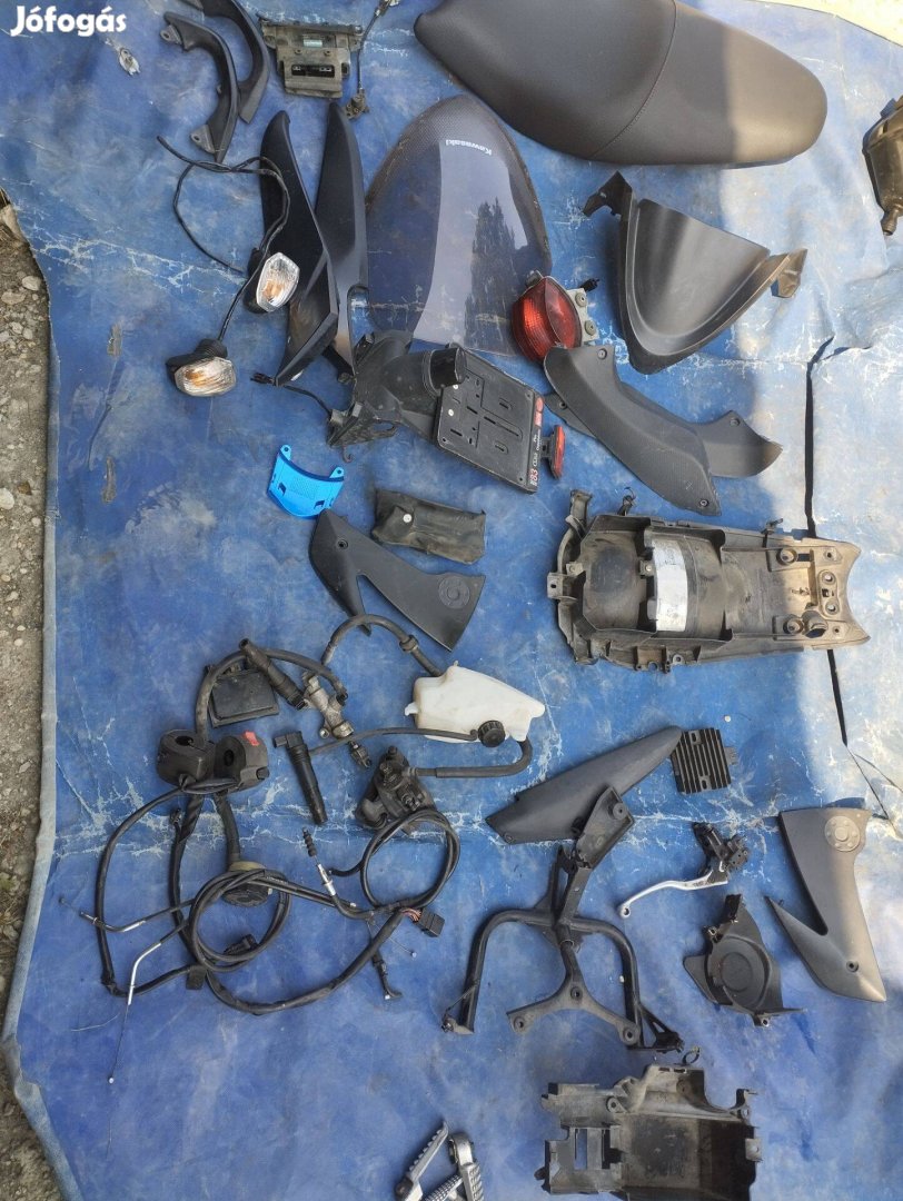 Kawasaki ER6 alkatrész 06 - 08 , tank