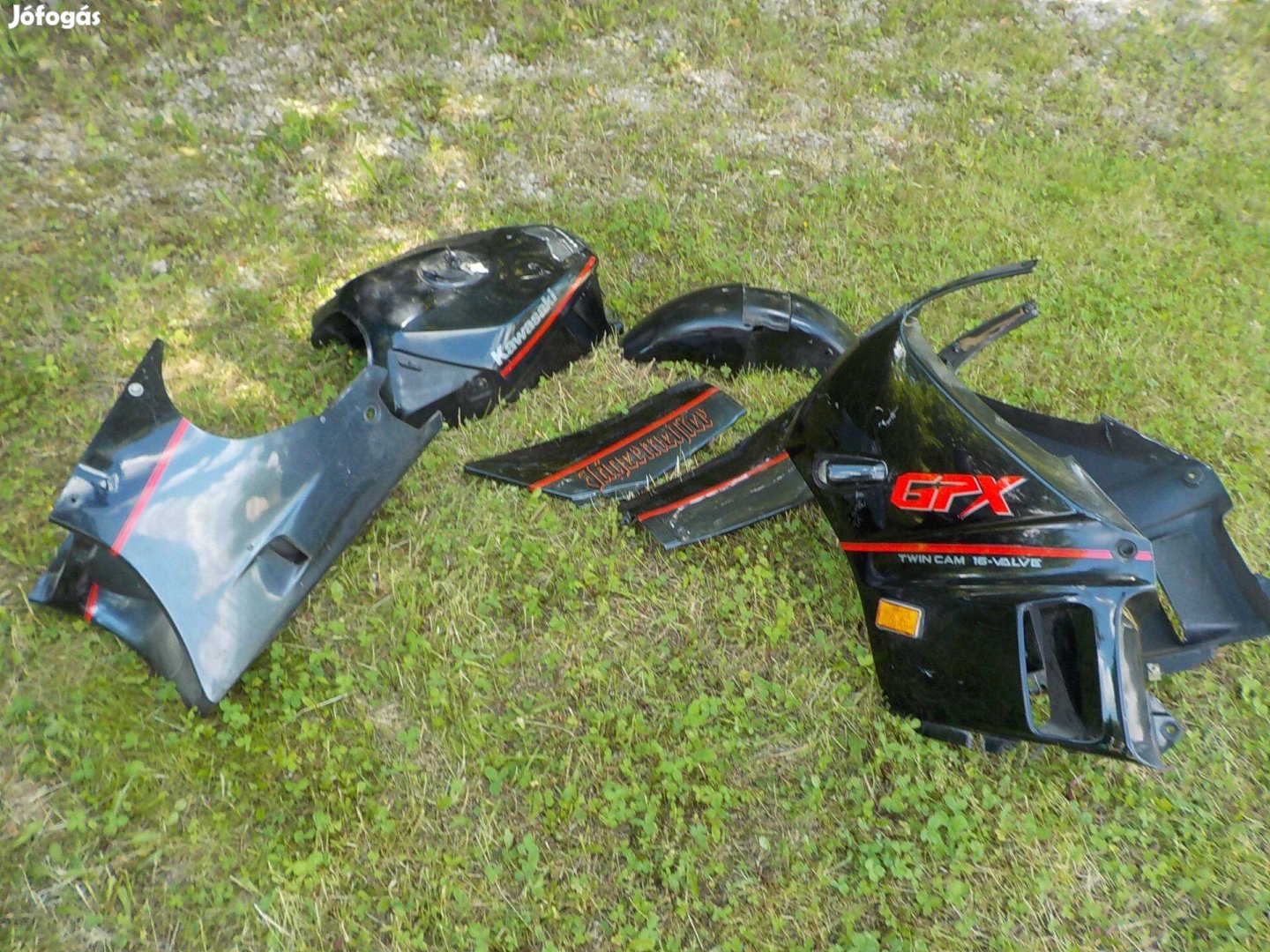 Kawasaki Gpx 500-as mkp.-ról :eredeti-gyári fényezésű idomgarnitúra