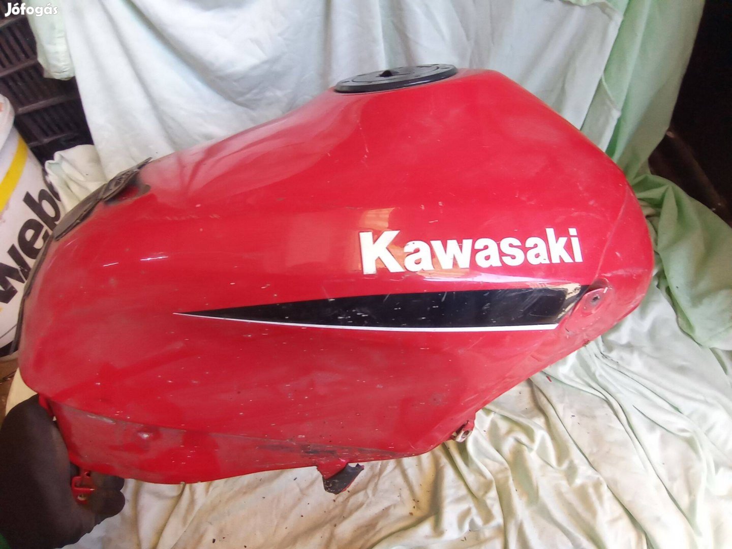 Kawasaki Gpx 750 alkatrész tank