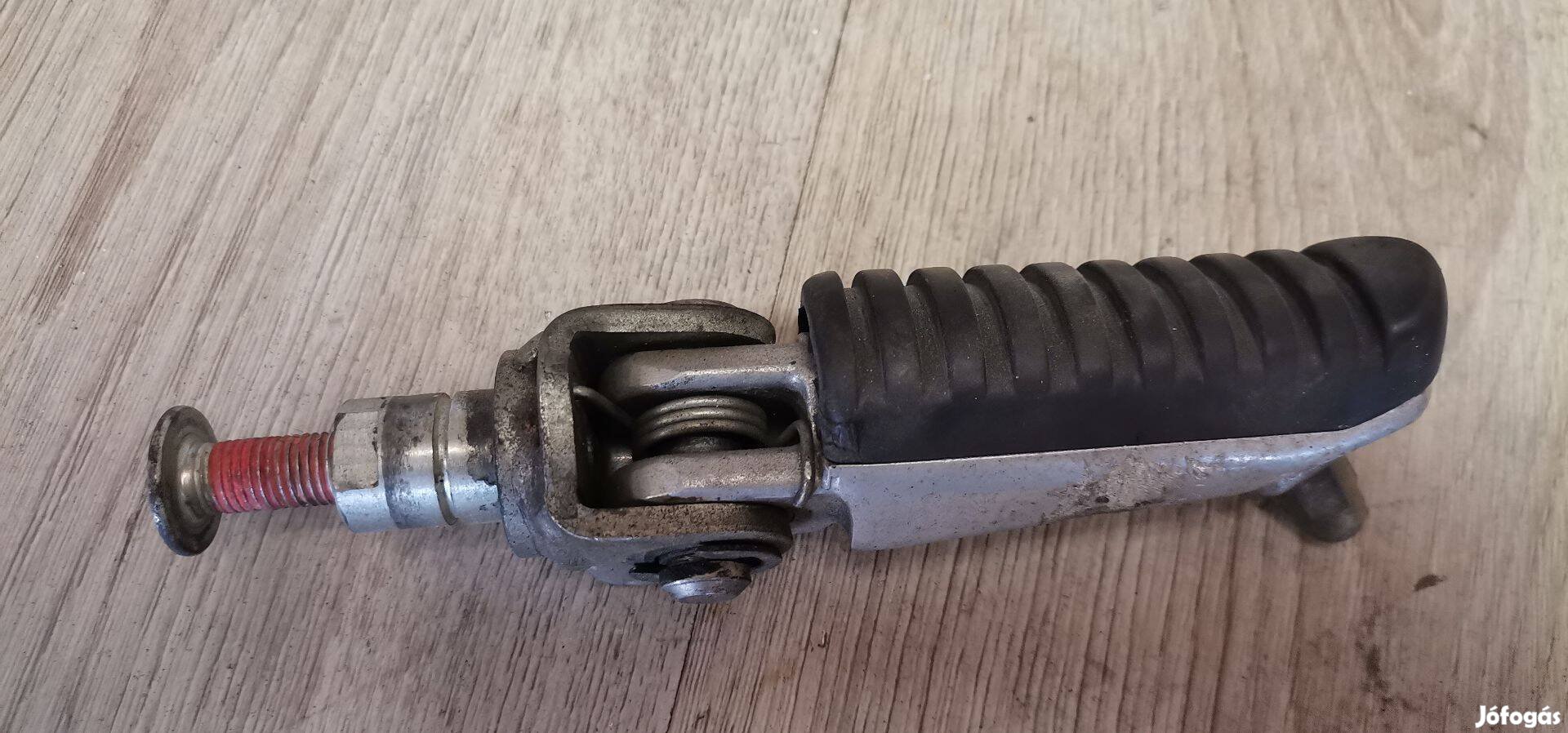 Kawasaki Z750s 04' jobb hátsó lábtartó 1659