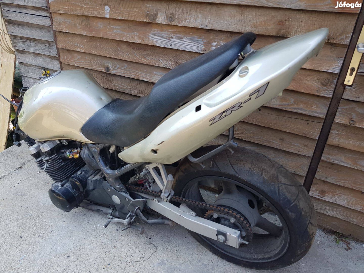 Kawasaki ZR7 bontott alkatrészek