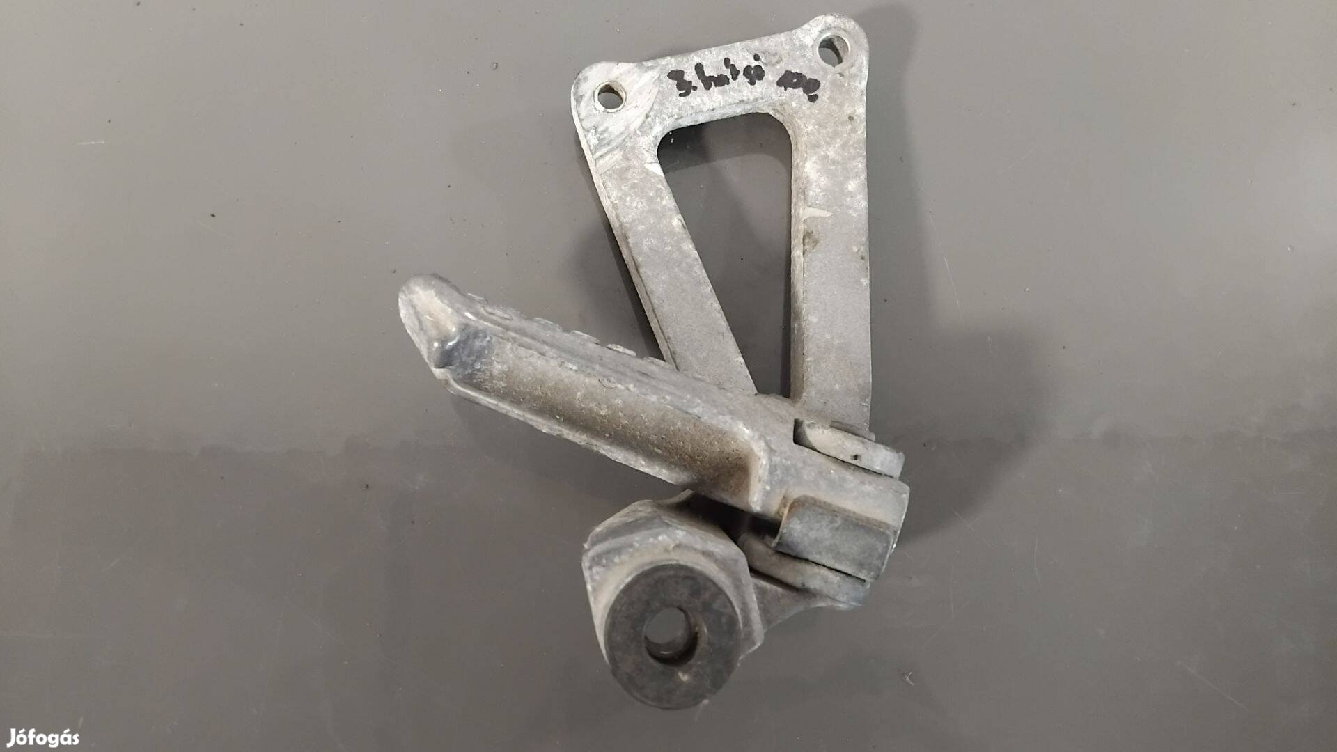 Kawasaki ZR 7 Jobb hátsó lábtartó konzol
