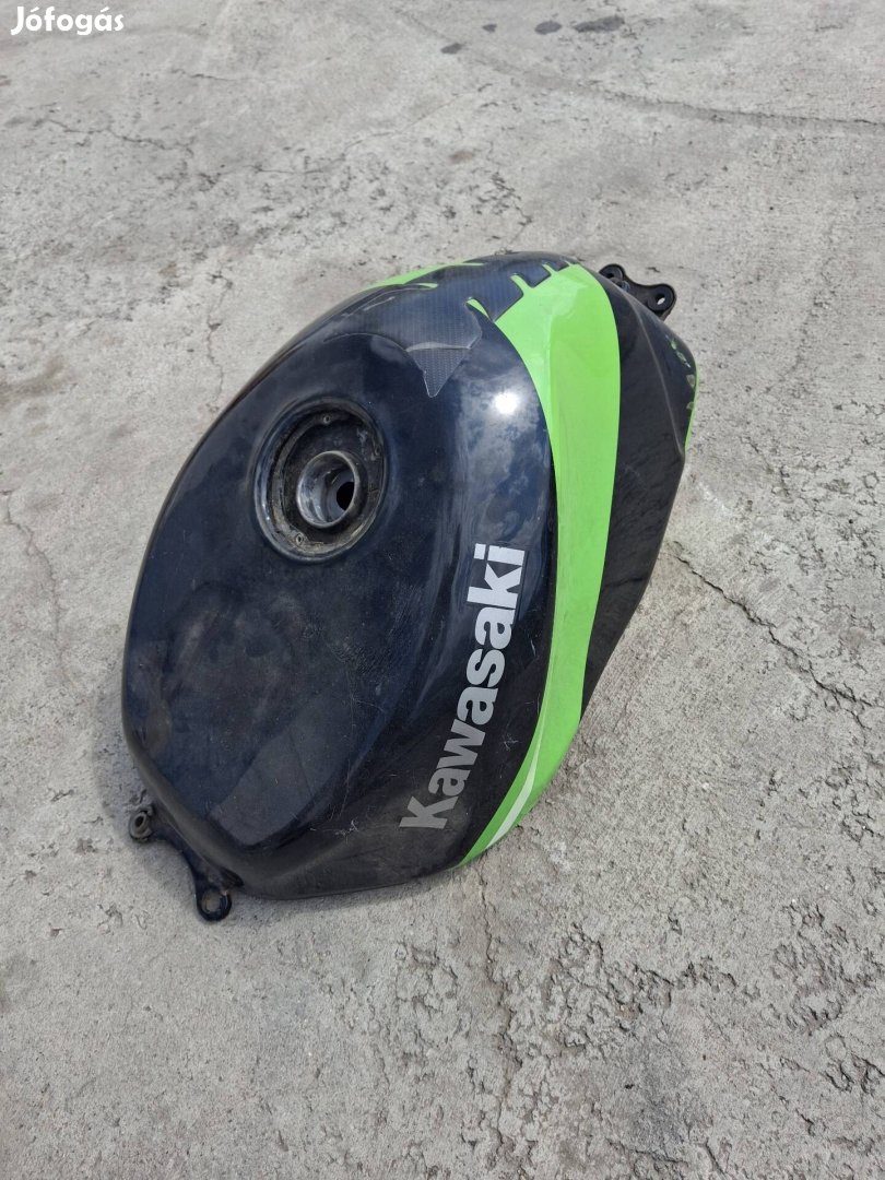 Kawasaki Zx6R 97-01 üzemanyag tank 