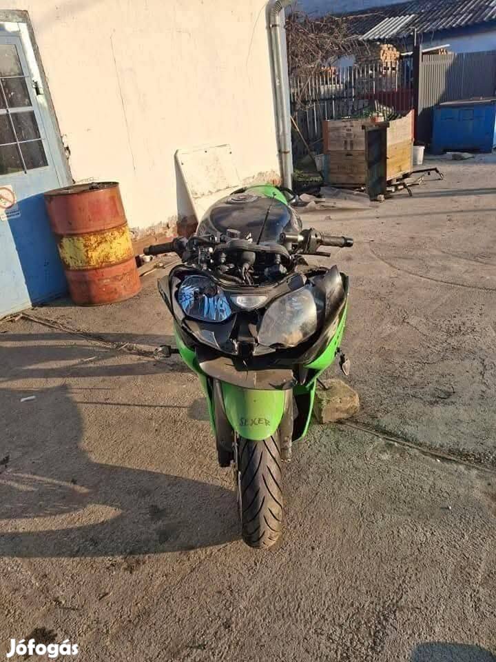 Kawasaki Zx6R bontott alkatrészek
