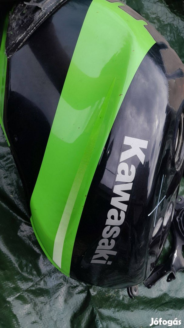 Kawasaki Zx 6R alkatrész 00- 02 tank