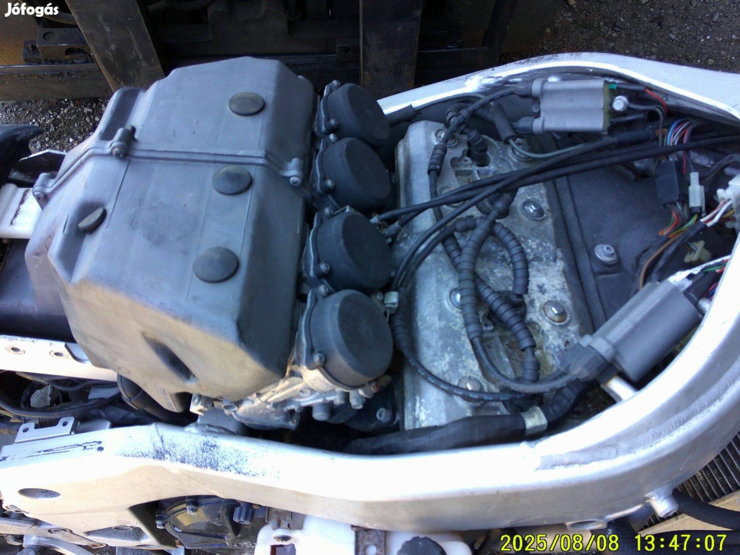 Kawasaki Zxr 750-es alkatrészek Tapolcán eladók
