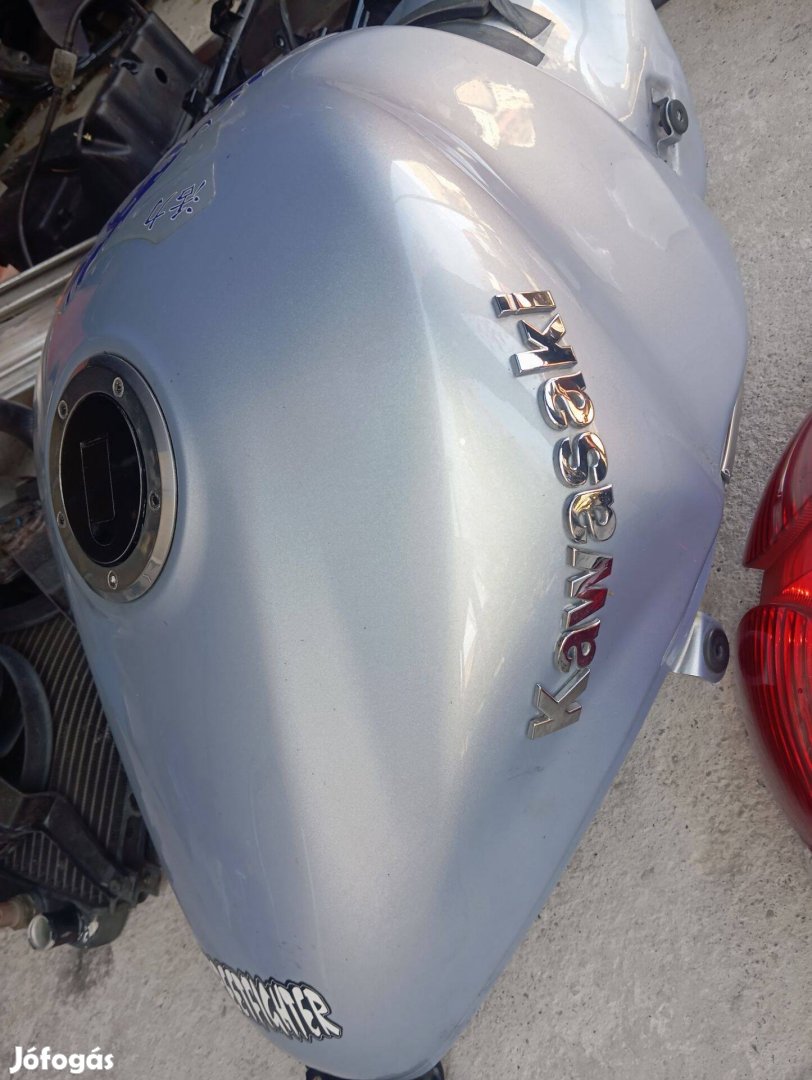 Kawasaki Zzr 1200 alkatrész , tank