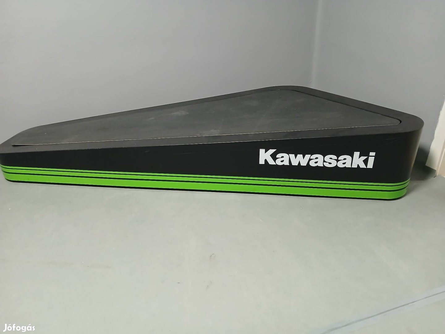 Kawasaki bemutató motor állvány motorállvány emelő motoremelő