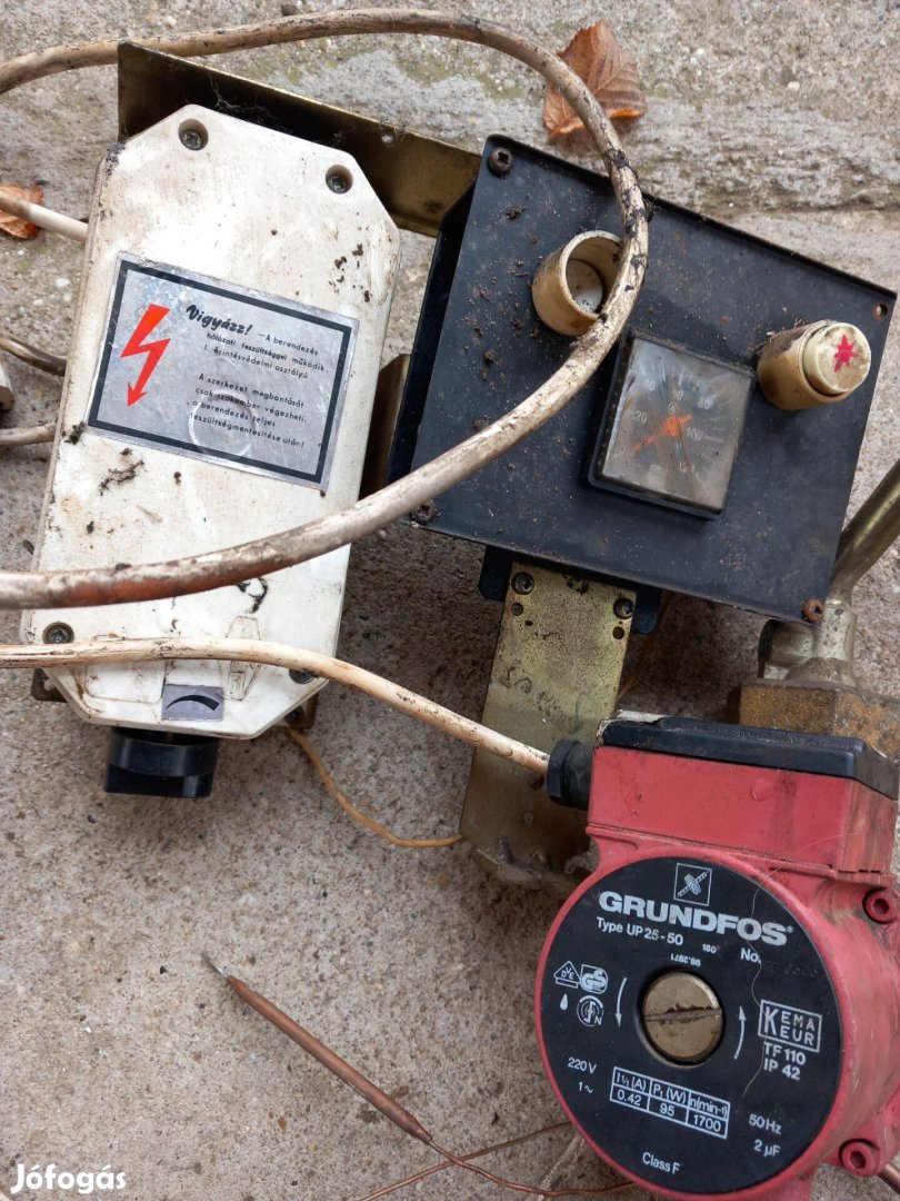 Kazánhoz keringető szivattyú Grundfos az elektronikával együtt