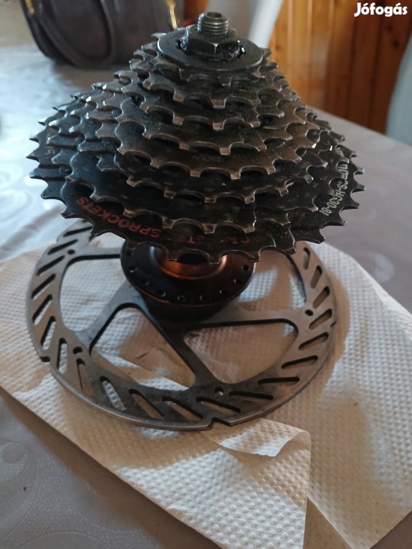 Kazettás fogaskerék 8