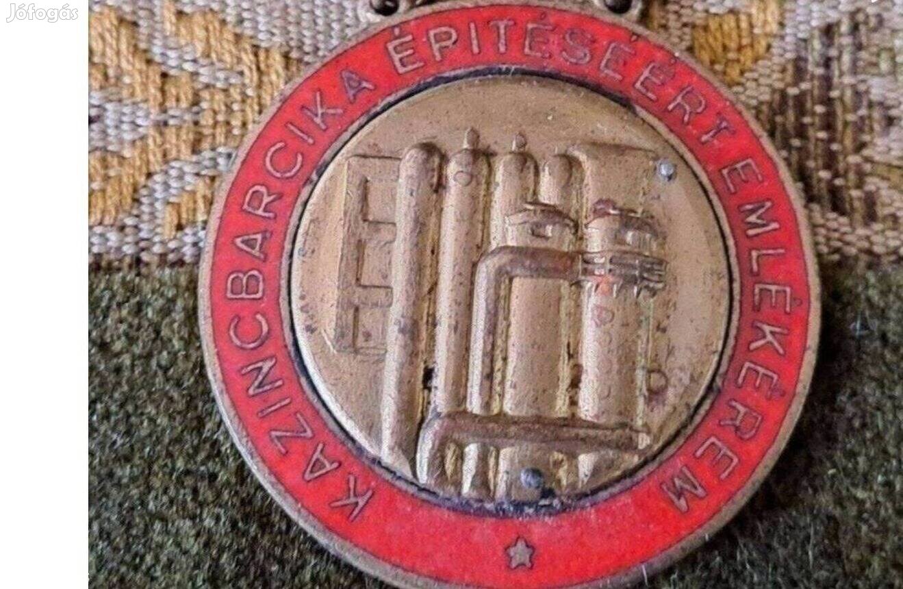 Kazincbarcika építéséért plakett