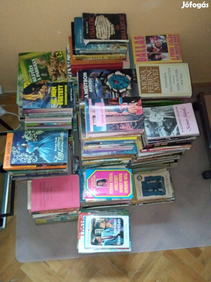 Kb 300 db könyv egyben eladó