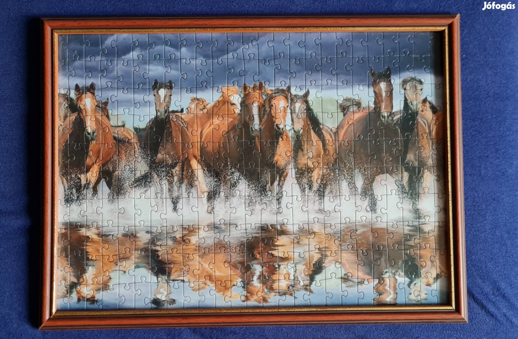 Kb 30x42 cm-es lovas puzzle kép üveges keretben