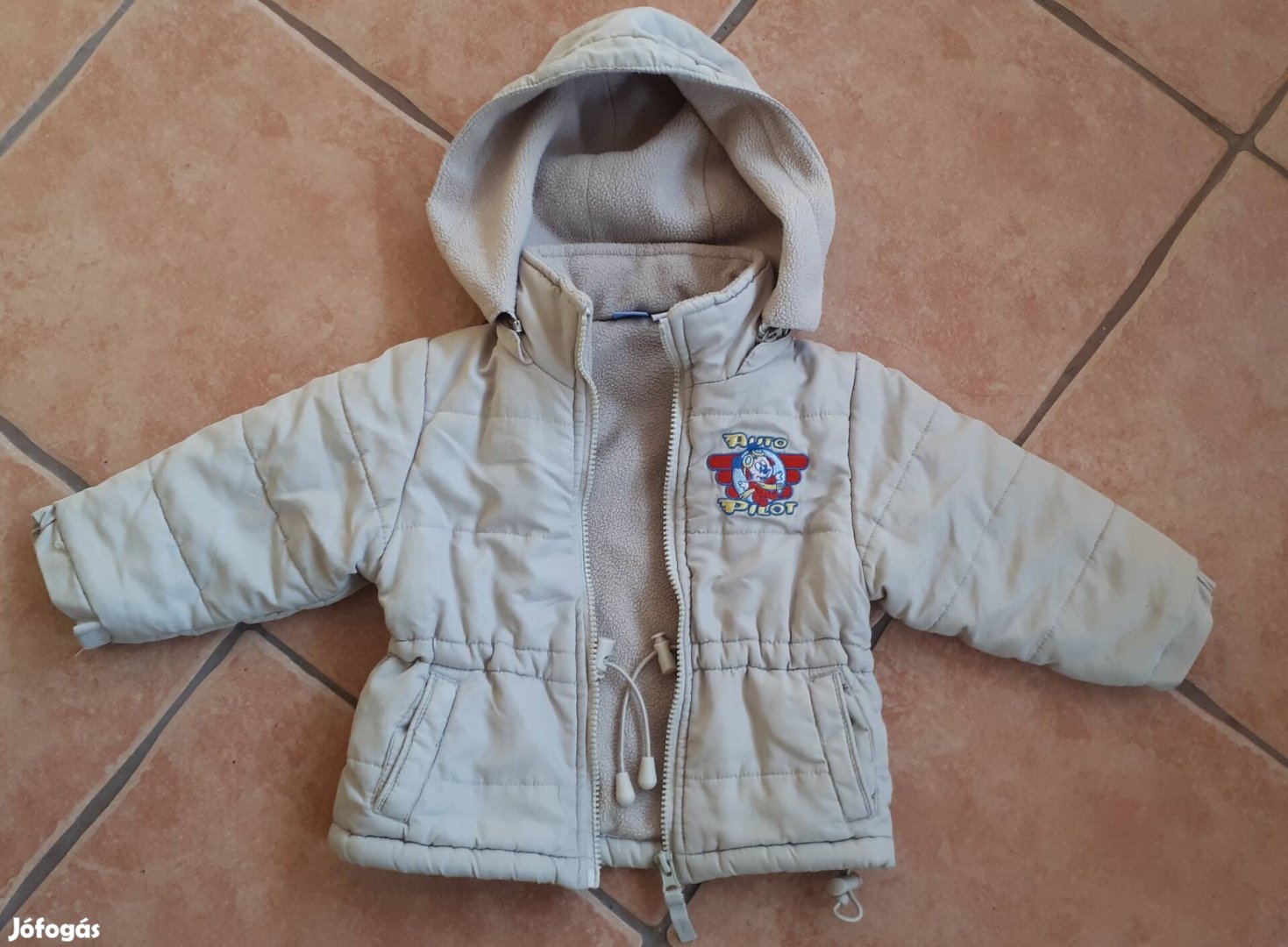 Kb 80-as (9-12 hó) Disney Baby télikabát levehető kapucnival