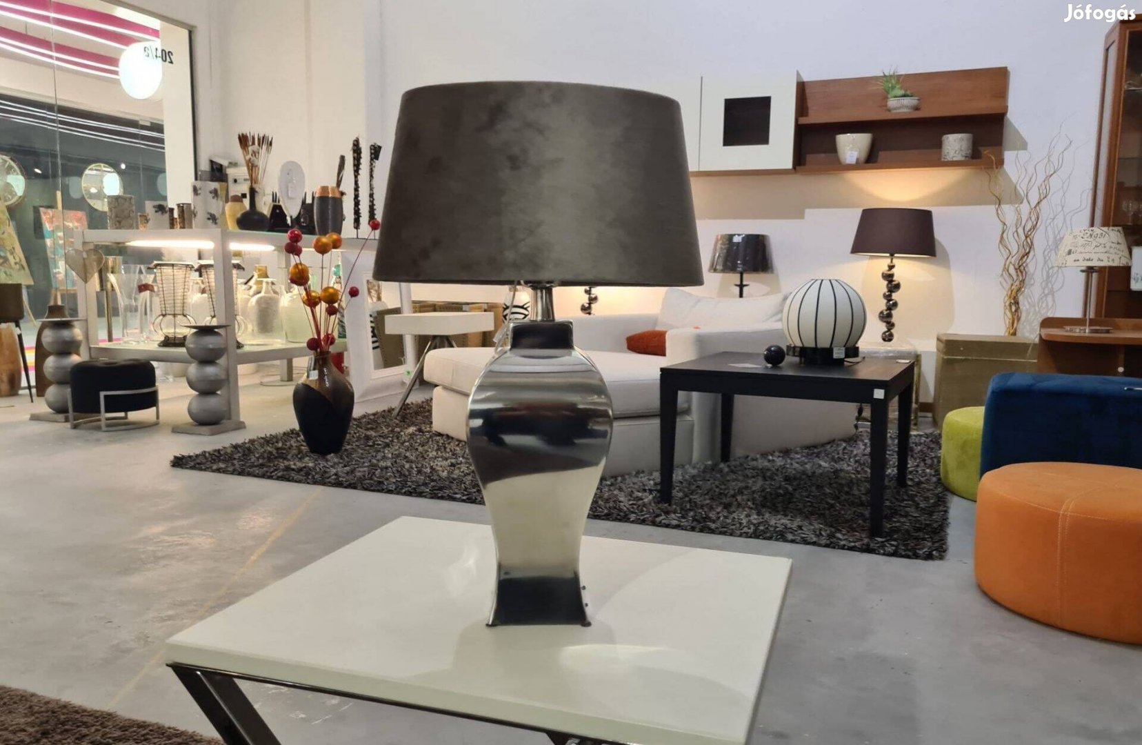 Kecses , íves formájú asztali lámpa