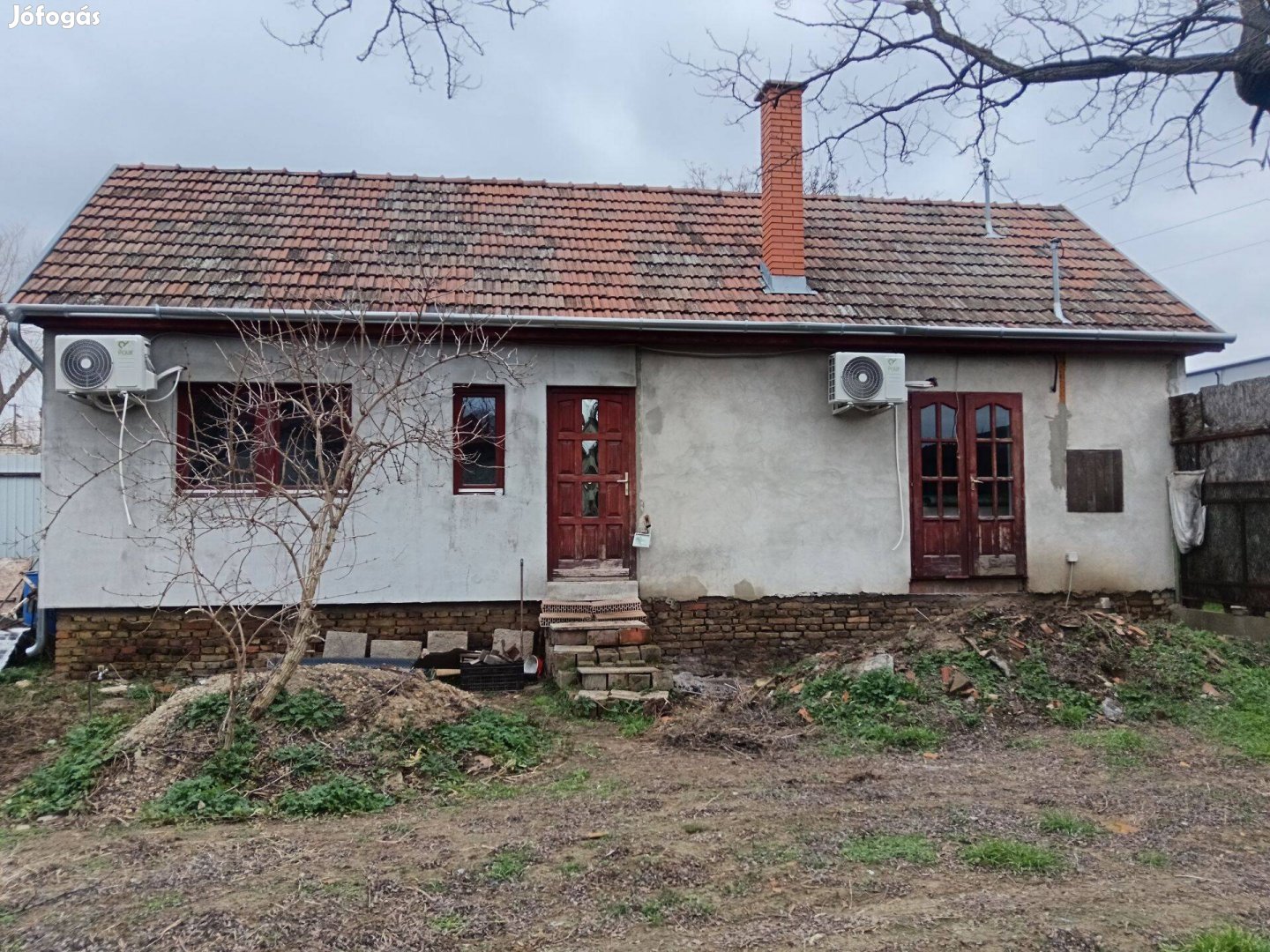 Kecskemét, Rendőrfaluban tégla ház eladó nagy telekkel