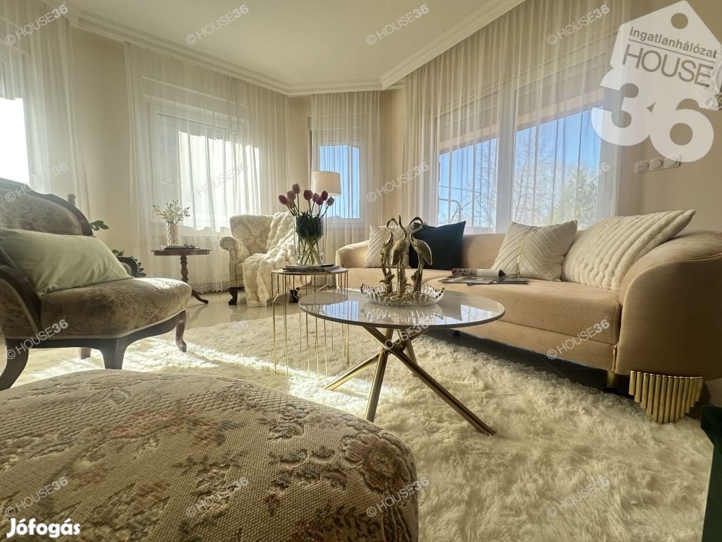 Kecskemét - Vacsiközben, Nívós, Nappali 3 szobás családi