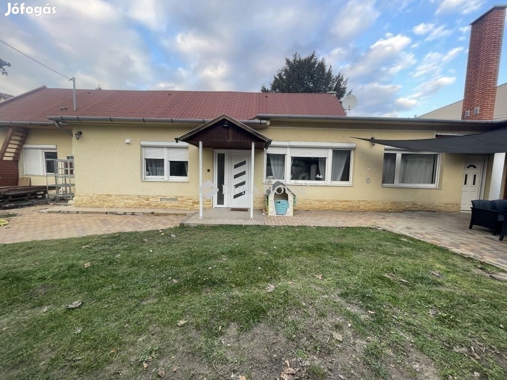 Kecskemét belvárosában családi ház eladó!