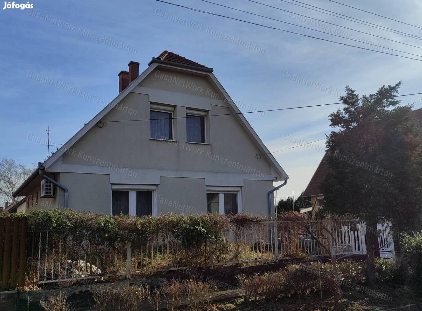 Kecskemét iparterülethez közel felújított 3 szobás, nappalis ház eladó