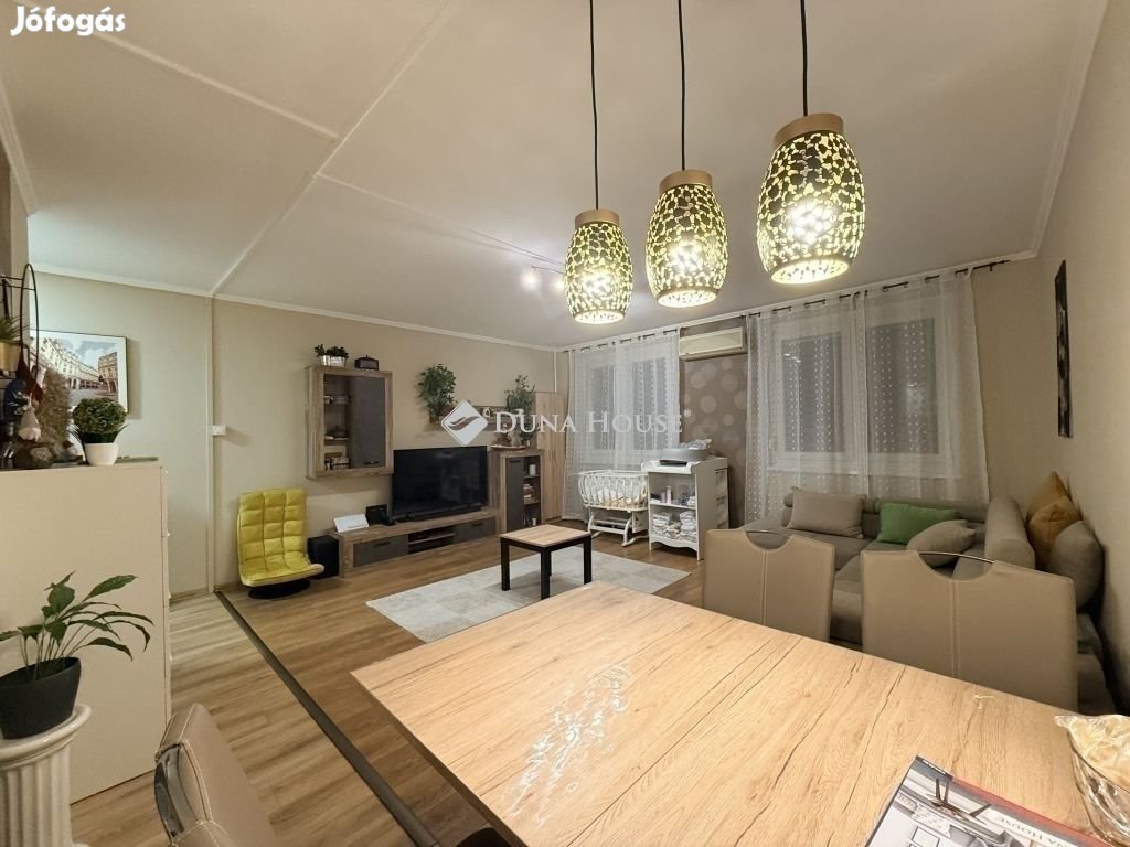 Kecskeméten Klauzál Gábor téren felújított lakás eladó