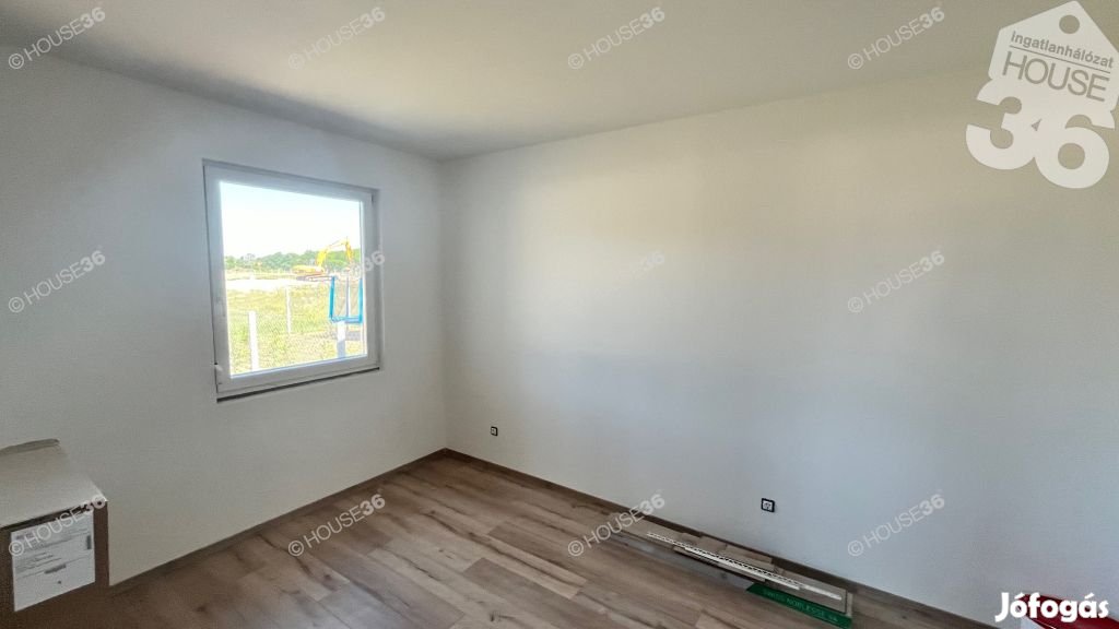 Kecskeméten, nappali + 4 szobás ház eladó!