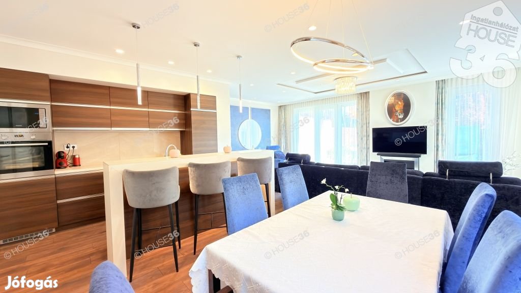 Kecskeméten a Petőfi városban igazi luxus családi ház eladó!