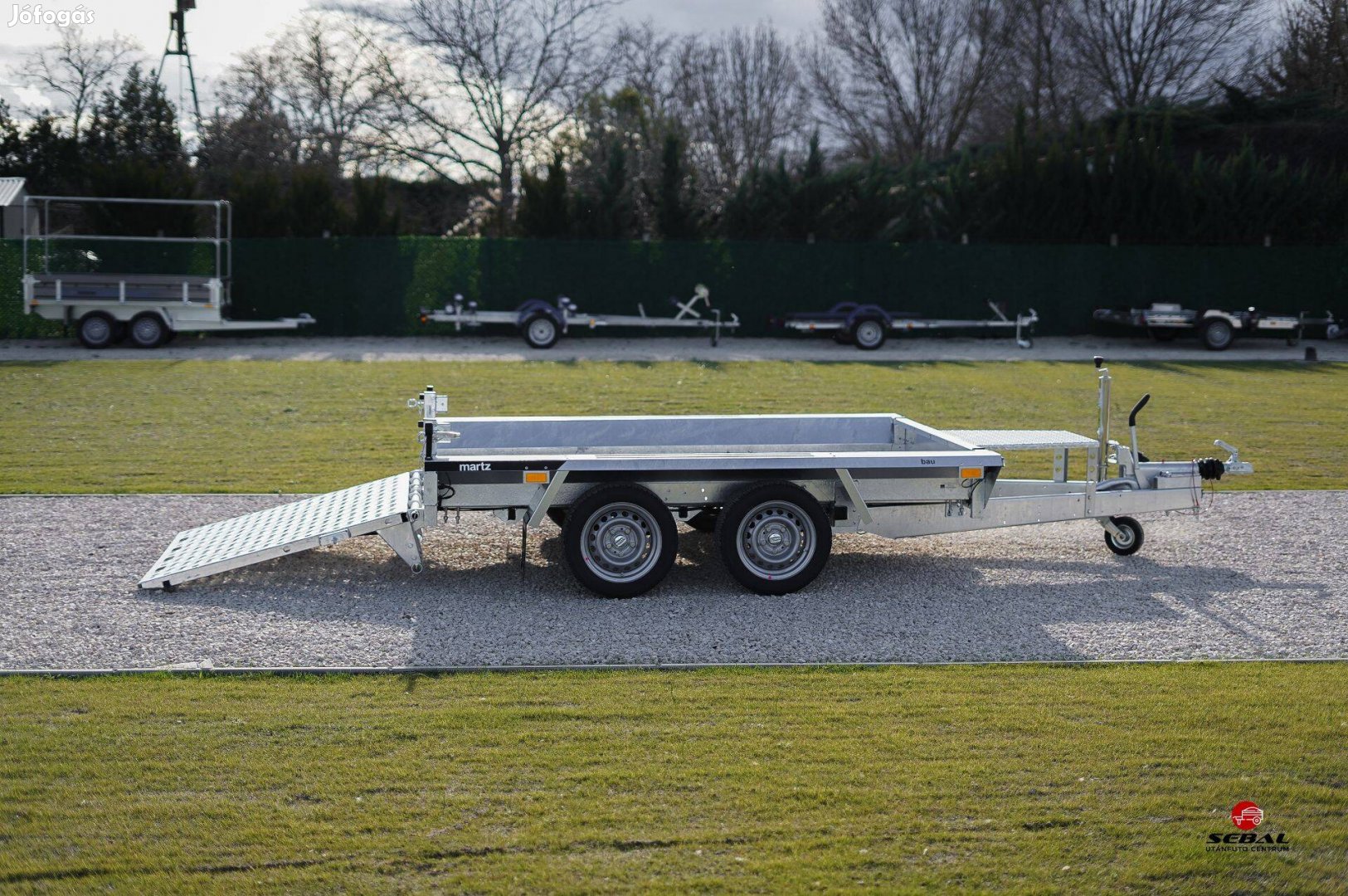 Kecskeméten új gépszállító utánfutó 2700kg akciósan