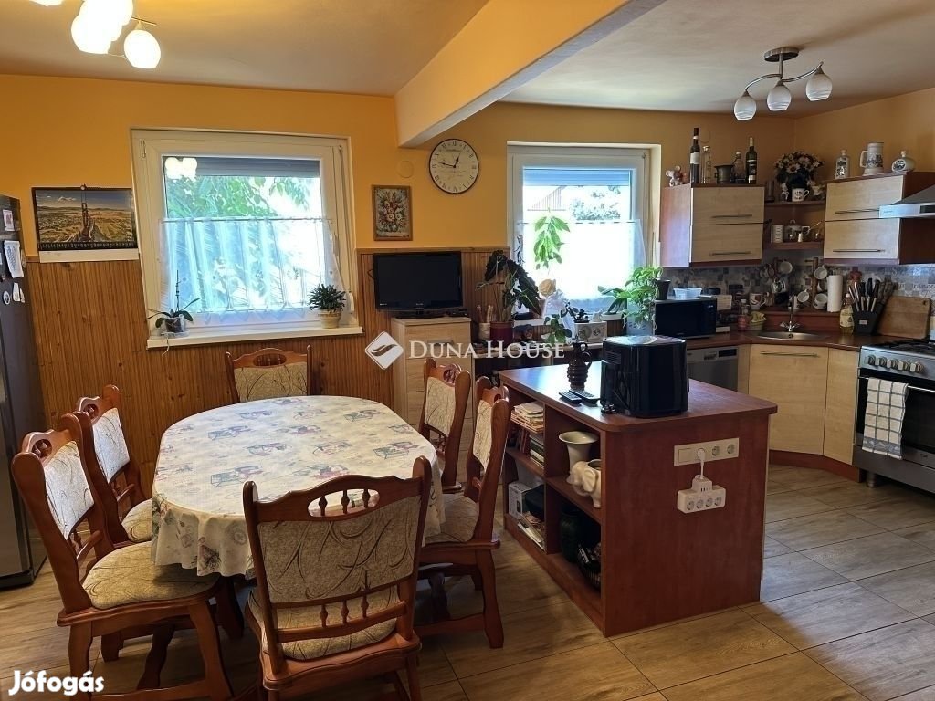 Kecskeméti 120 nm-es ház eladó