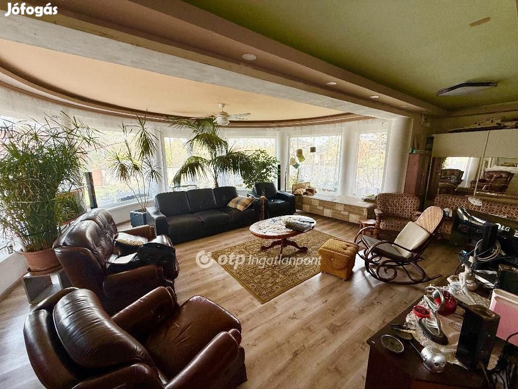 Kecskeméti 135 nm-es ház eladó