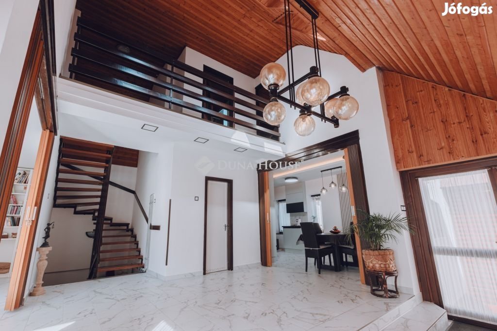 Kecskeméti 181 nm-es ház eladó