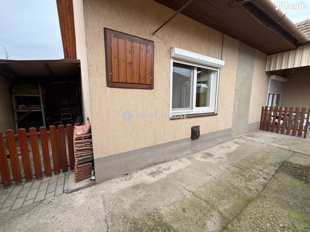 Kecskeméti 82 nm-es ház eladó