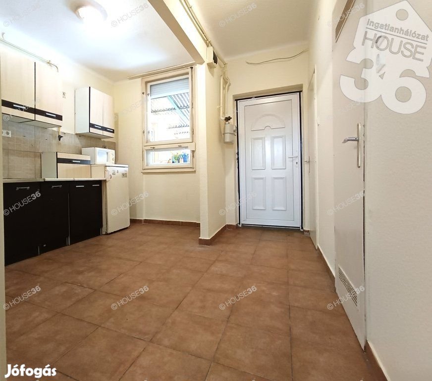 Kecskeméti eladó 39 nm-es lakás