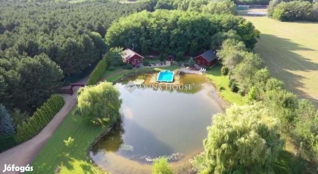 Kecskeméti eladó 500 nm-es ház