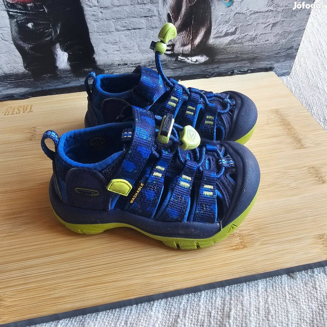 Keen gyerek szandál 24 es méret 15cm belsö talphossz doboz