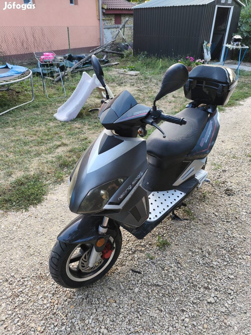 Keeway Matrix 50ccm robogó 2t