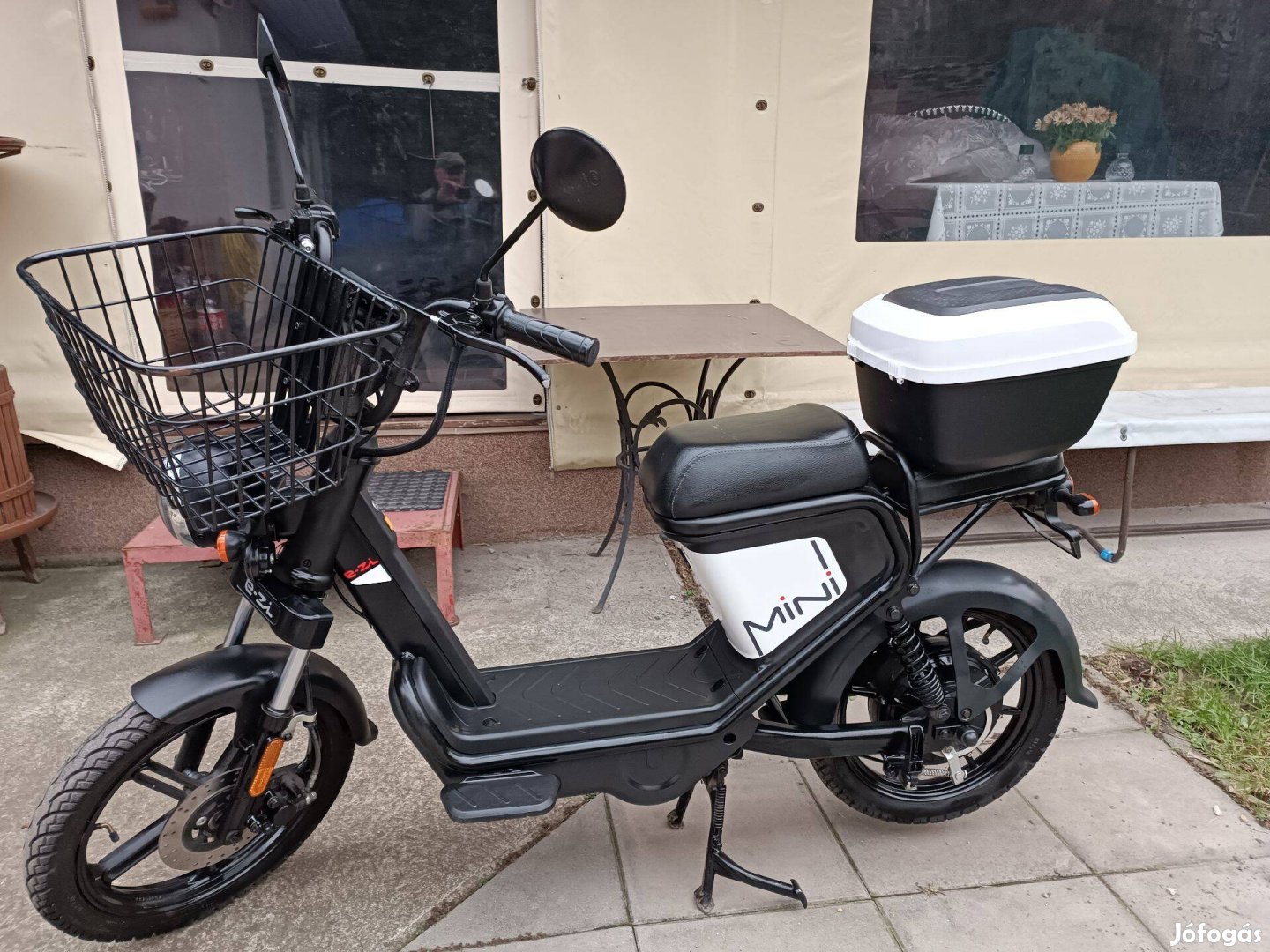 Keeway e-Zi mini elektromos robogó