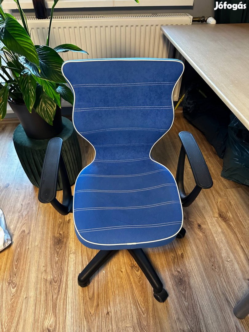 Kék, állítható, gurulós szék