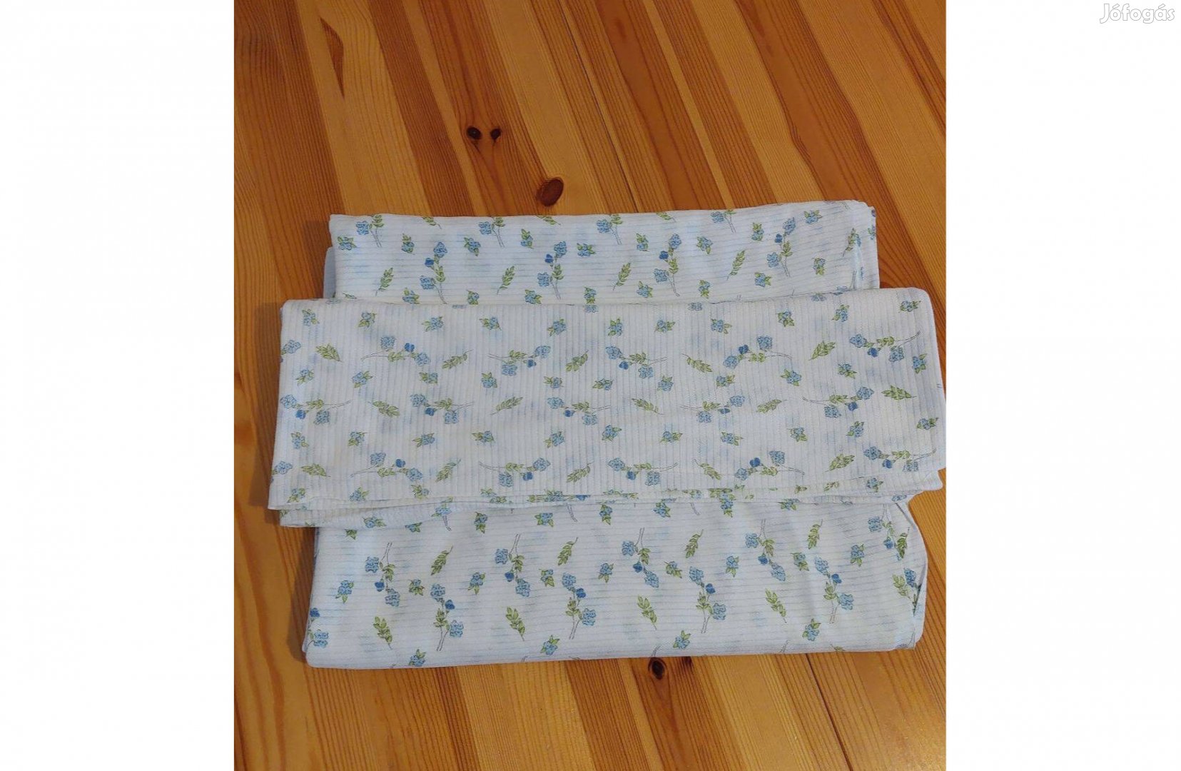 Kék, apró virágmintás ágynemű