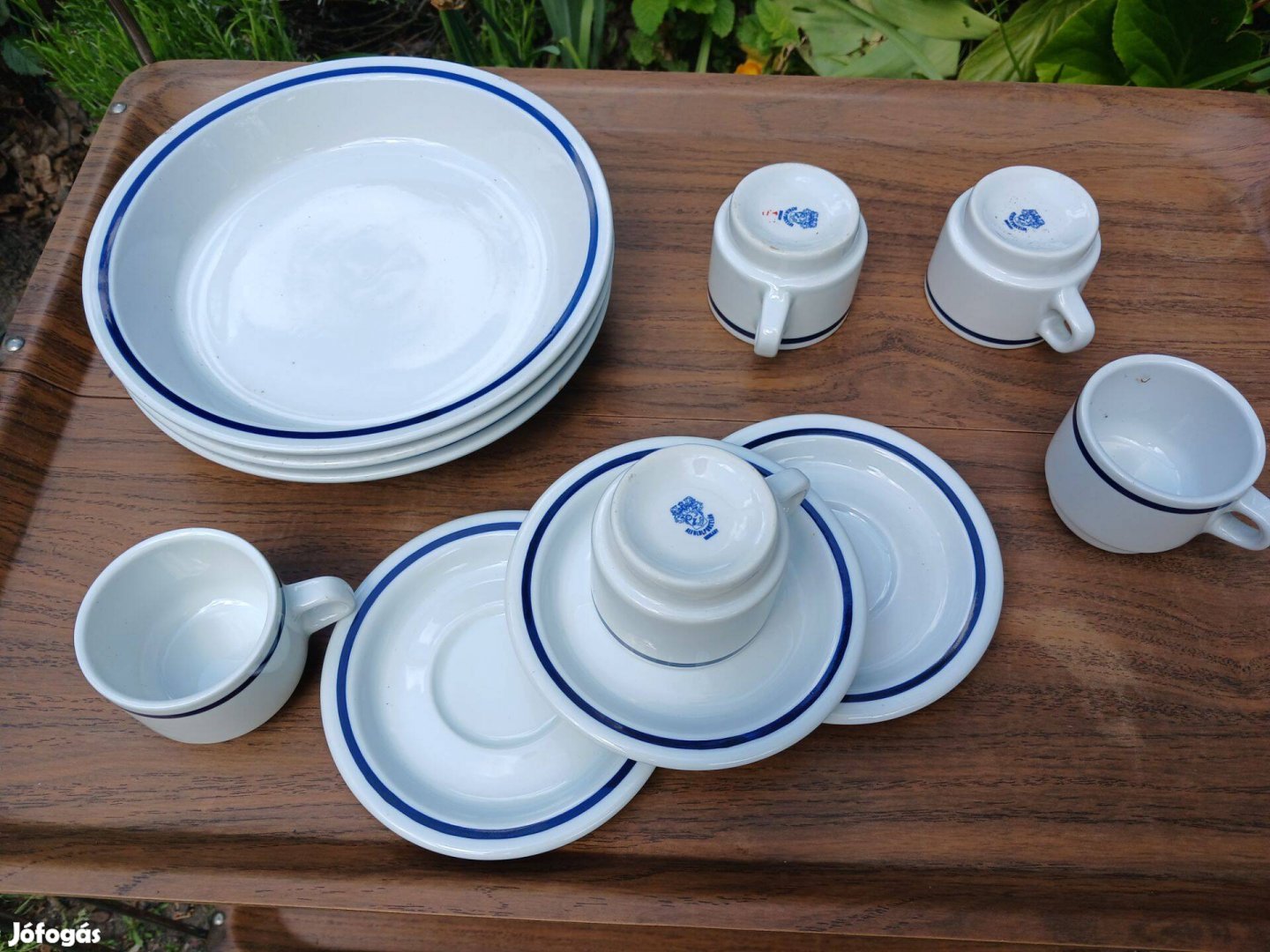 Kék csíkos alföldi és zsolnay porcelánok