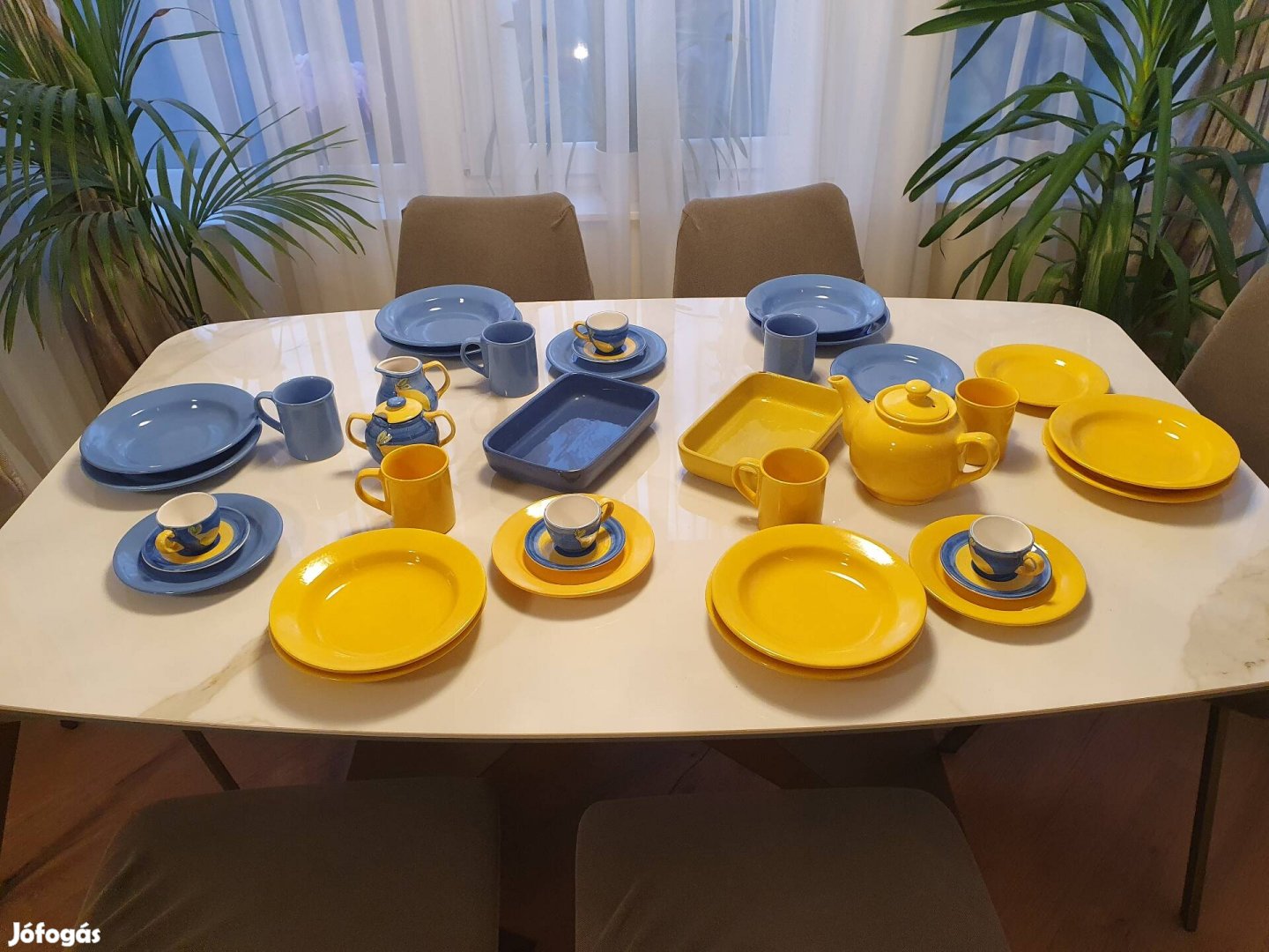 Kék és sárga 6 személyes étkészlet eladó 