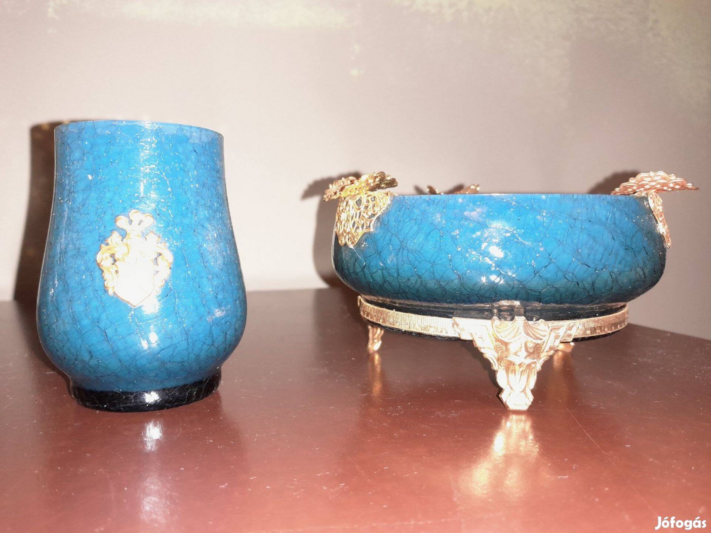 Kék fátyolüveg váza és hamutartó