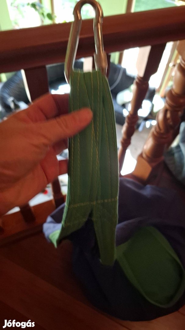 Kék gyermek csepphinta