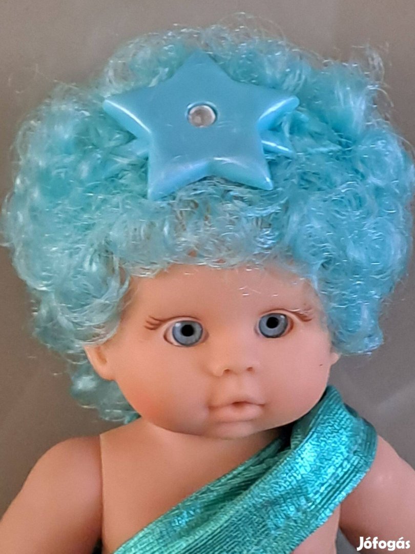 Kék hajú játékbaba