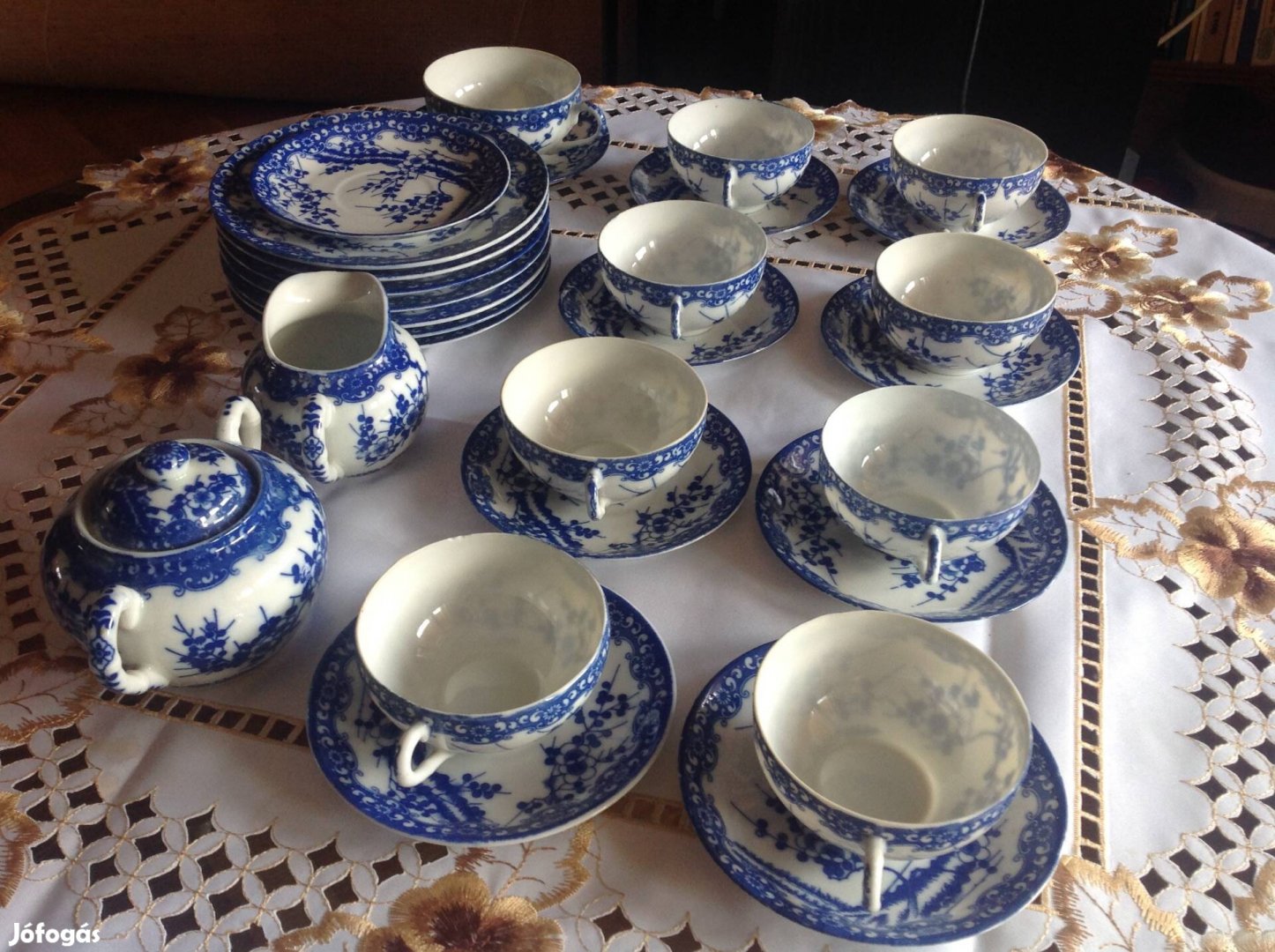 Kék mintás porcelán teáskanál készlet, tányérokkal