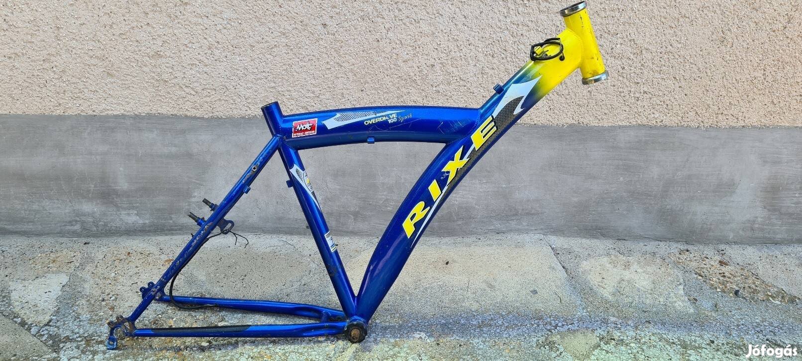 Kék-sárga Rixe MTB váz 26" mérettel.