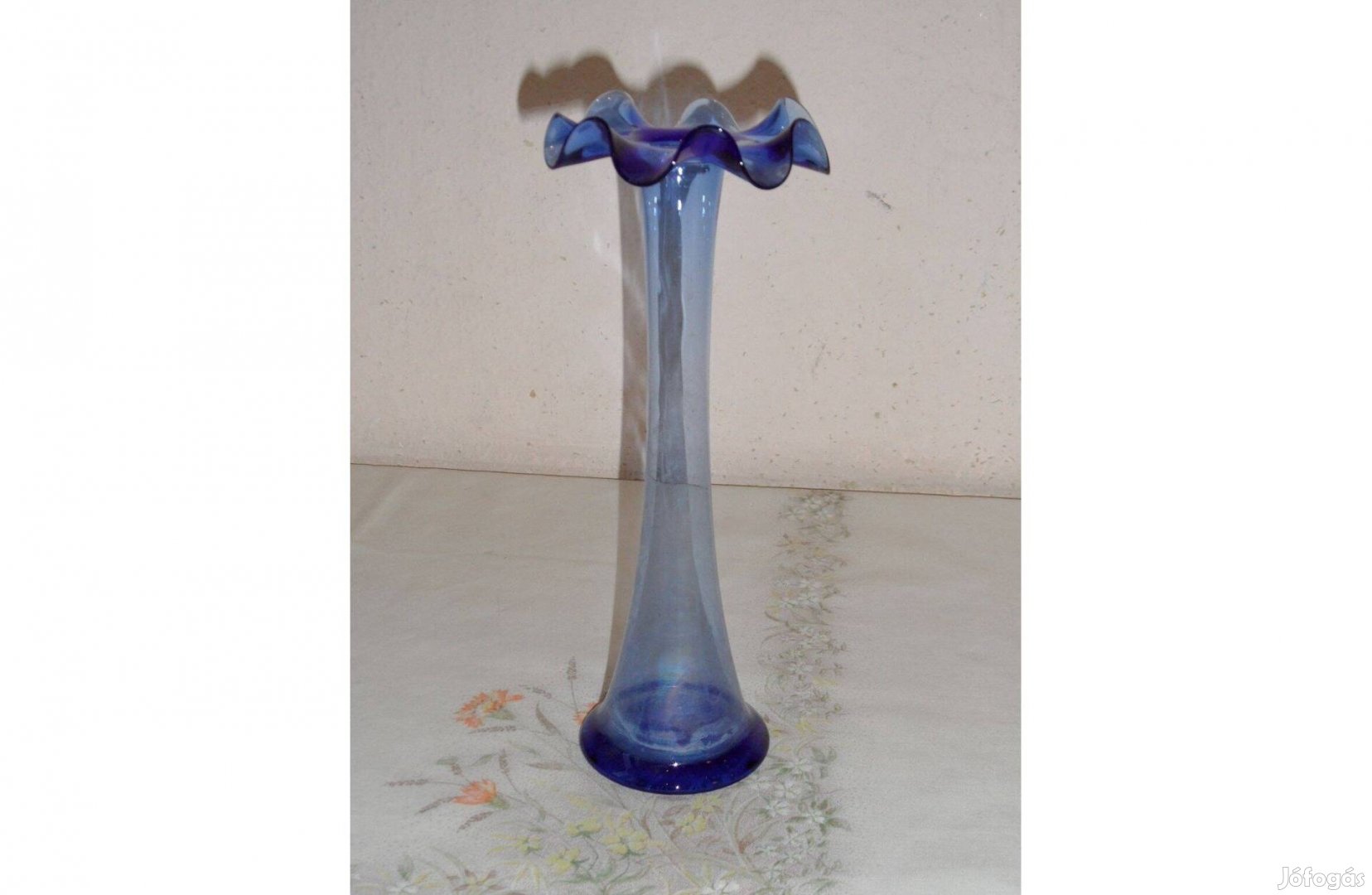 Kék színű egyszálas üveg váza