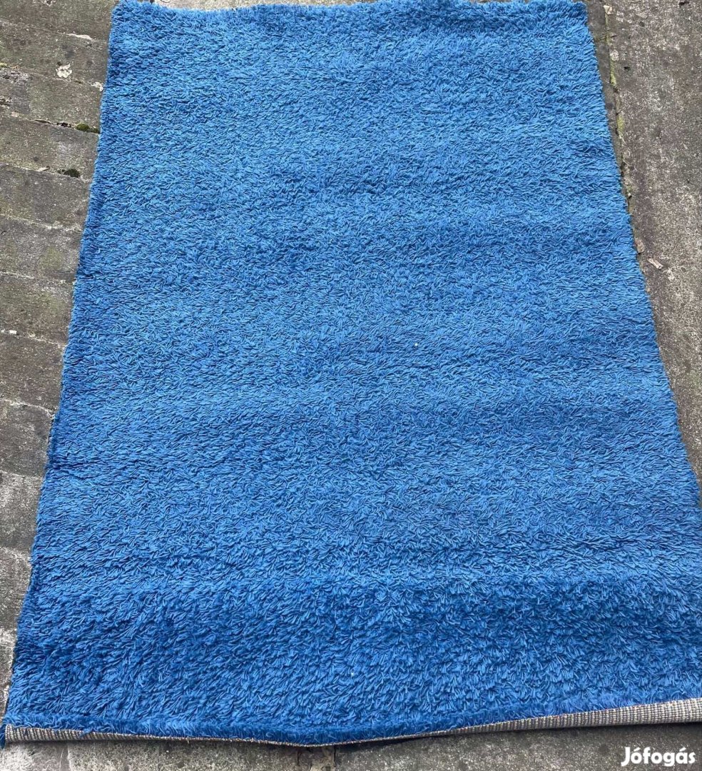 Kék szőnyeg (Ikeás)