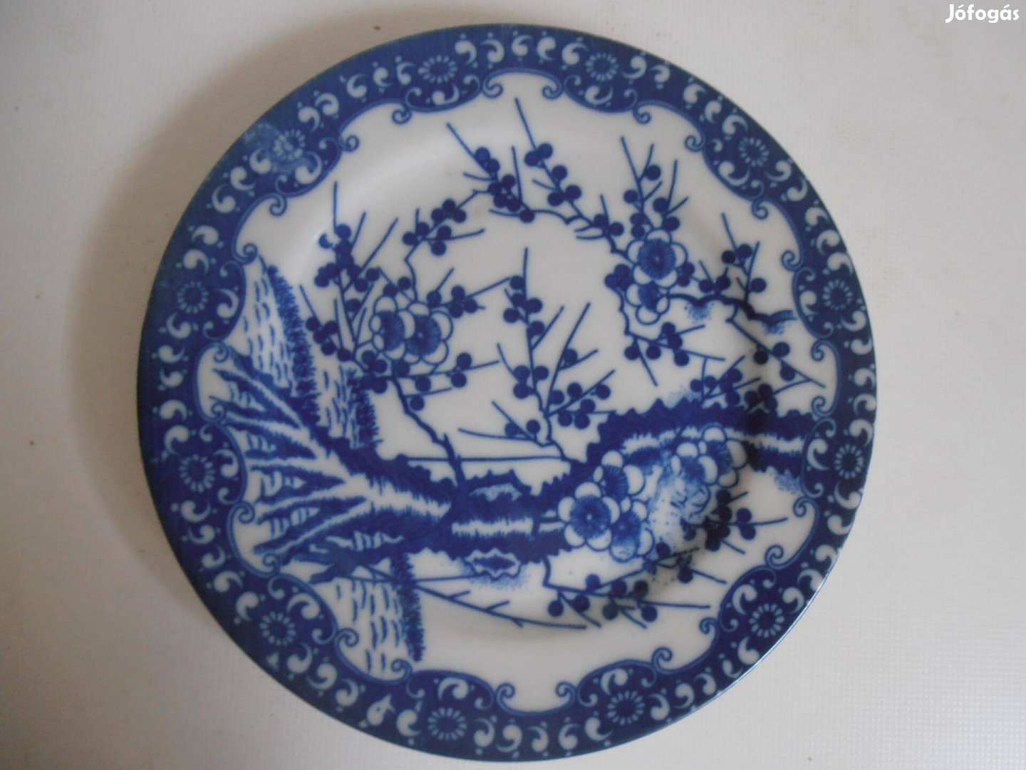 Kék virágos porcelán tányér pár
