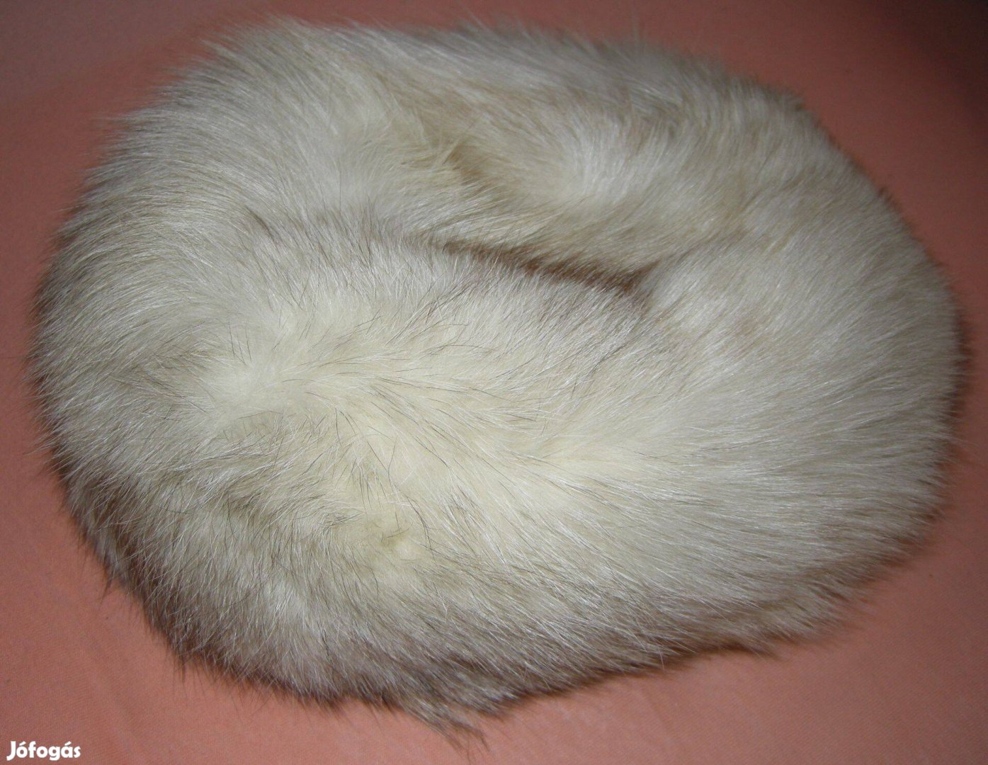 Kékróka sapka, szinte új állapotban,olcsón!