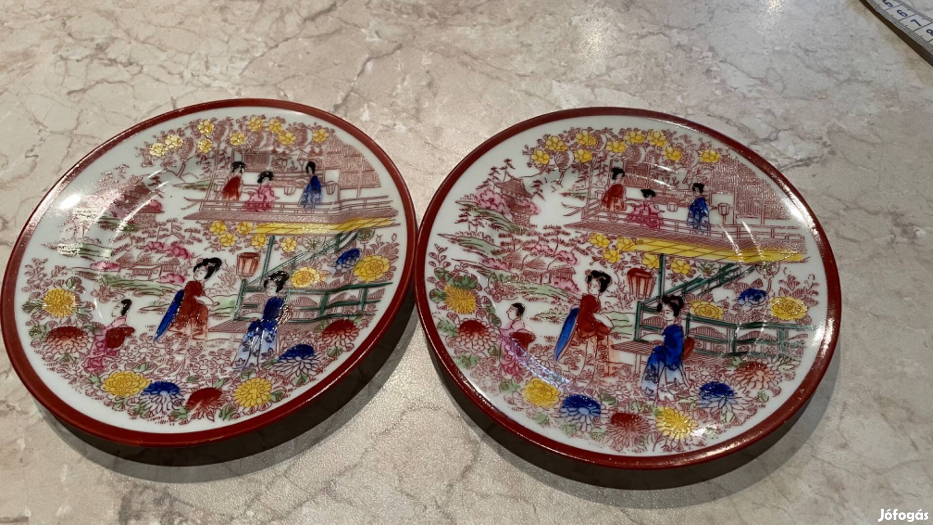 Keleti gésa mintás festett porcelán 2 db kistányér hibátlan állapotban